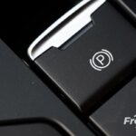 Cómo desbloquear el freno de mano eléctrico en tu Volkswagen El coche se me va para atrás en las cuestas: consejos y soluciones